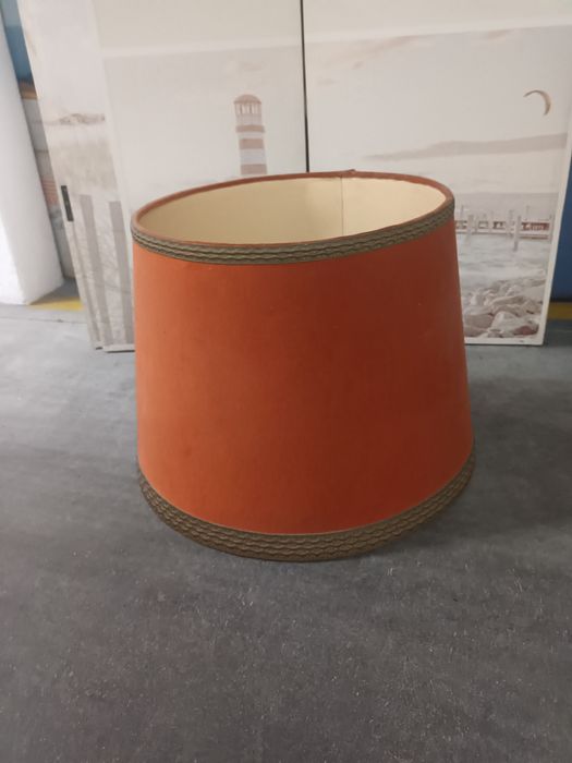 Abat-jour em veludo

Transporte a cargo do comprador 
Zona de São Domi