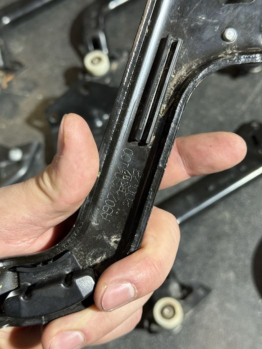 Ролик бокової дверки спрінтер Sprinter W907 W910 нижній