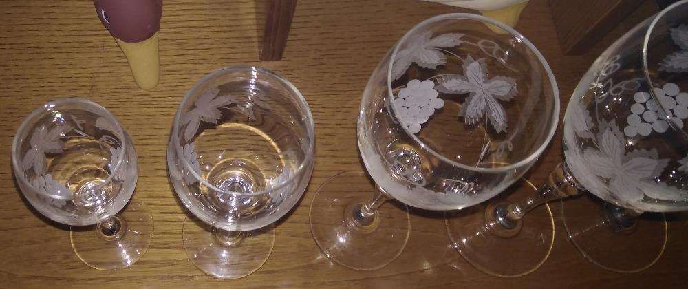 Conjunto+copos+Marinha+Grande+lapidados+%C3%A0+m%C3%A3o64552719564034123