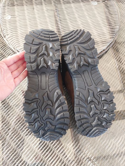 Niskie buty marki Bennon, model Castor Low, numer katalogowy Z60134