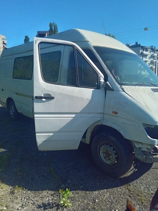 Продаю Мерседес сприннтер 312 1968 рік  потребуе  сварки  е мотор голо