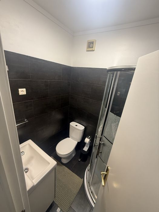 Quarto c frigorifico em Odivelas mobiliado 2 camas