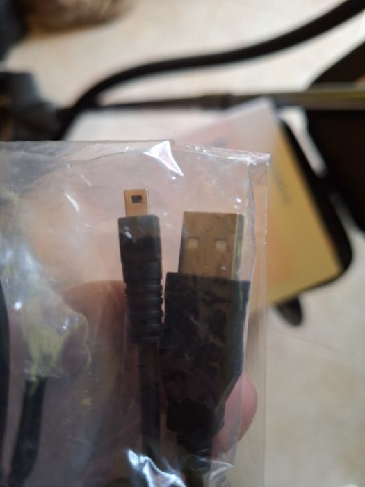 Vendo caixa original da Canon D750, com cabo de dados