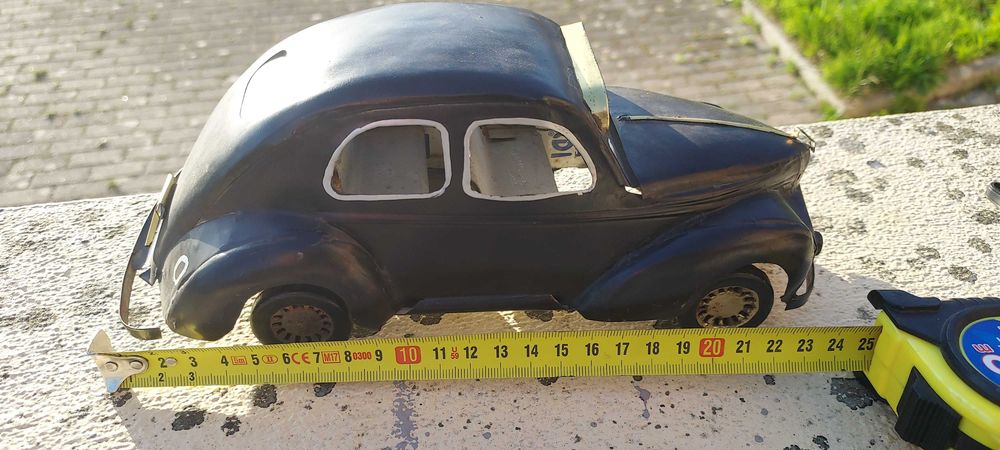 Viatura preta em lata para colecionadores