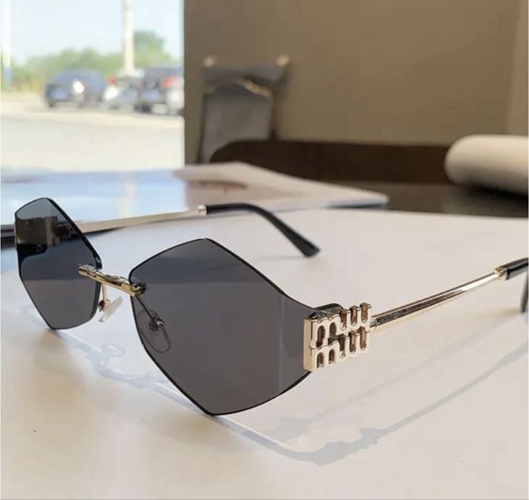 стильні окуляри в стилі відомого бренду