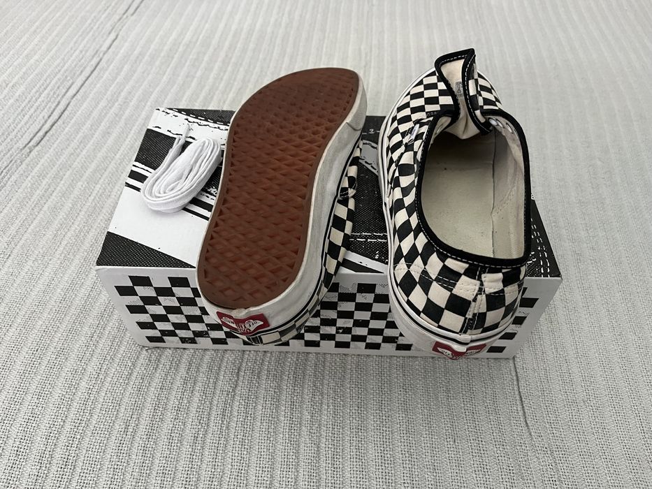 Vans classic preto e branco - tam. EU 42,5 US 9,5, como novos!