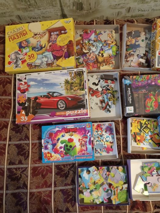Пазлы,набор пазлов.