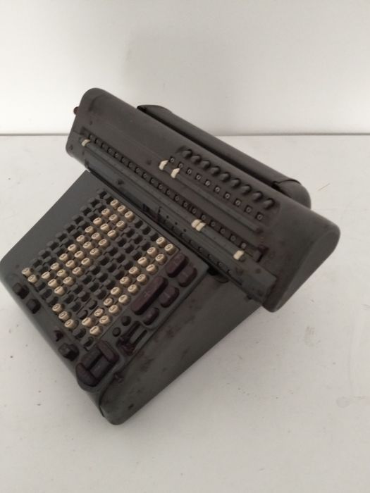 Maquina de calcular eletromecânica vintage