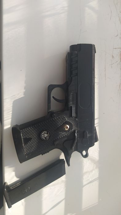 Игрушка пистолет металлический корпус