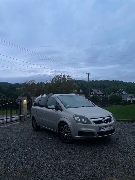 Opel Zafira Opel Zafira B Cosmo 1.9 CDTI 120 KM | 2006 | 7 Osób |