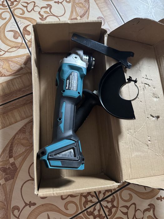 Болгарка Makitta