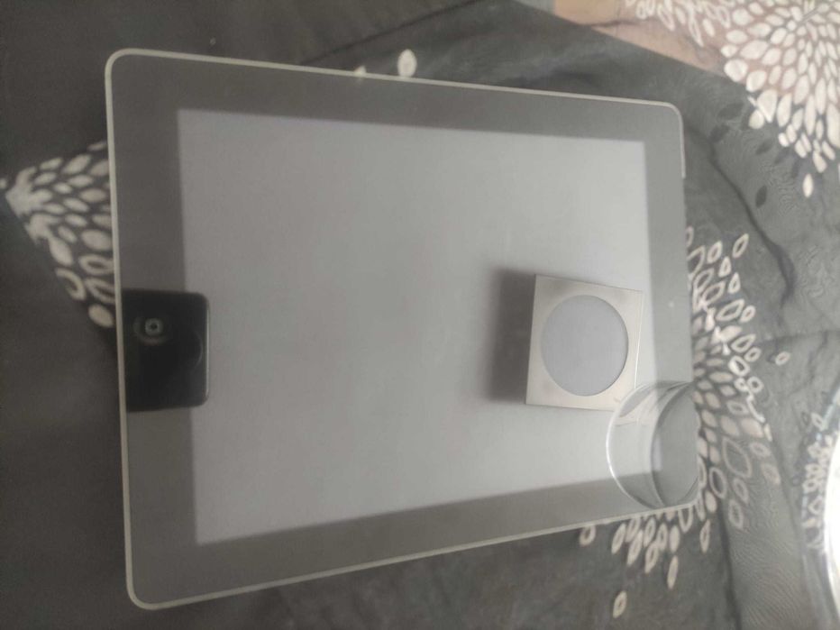 Damaged iPad 2 – For Parts64740454345987121