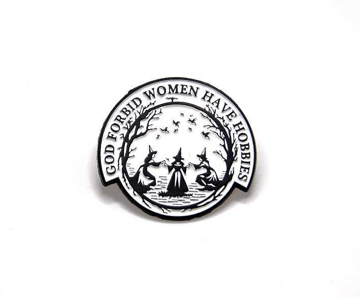 Pin broszka black white czarownice