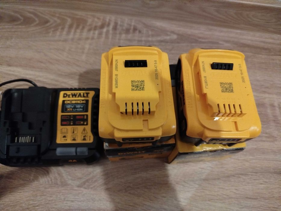 Zestaw zasilający Dewalt 2x5Ah/ładowarka