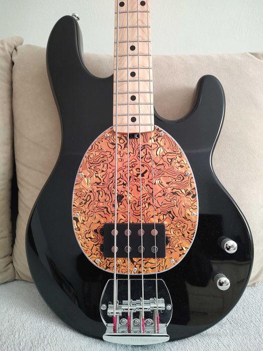 Sterling gitara basowa lub zamiania