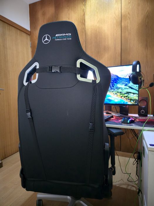Setup Gaming High-End Completo (PC, Monitor OLED, Cadeira Premium)