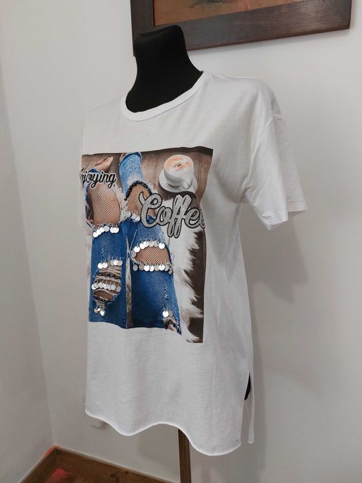 Biały, asymetryczny T-shirt z nadrukiem, S