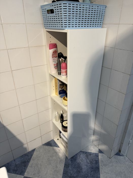 Móvel branco p/ organizar produtos