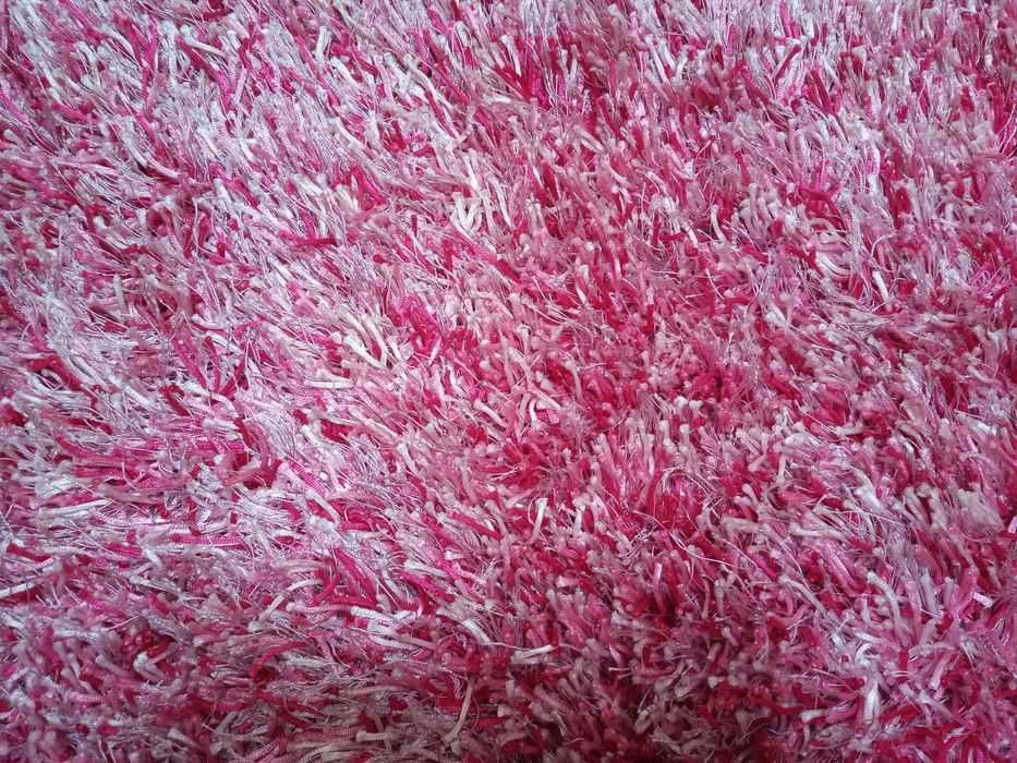 Tapete rosa e branco