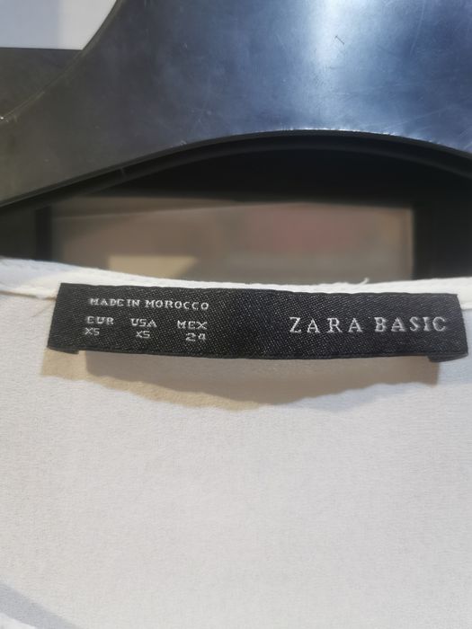 Damska bluzka biała oversize w bardzo dobrym stanie. Rozmiar XS S
Zara
