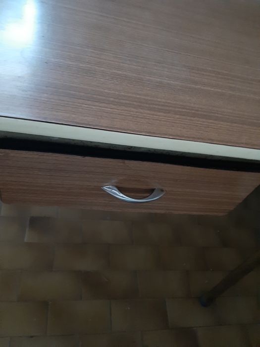 Mesa de cozinha e 2 bancos