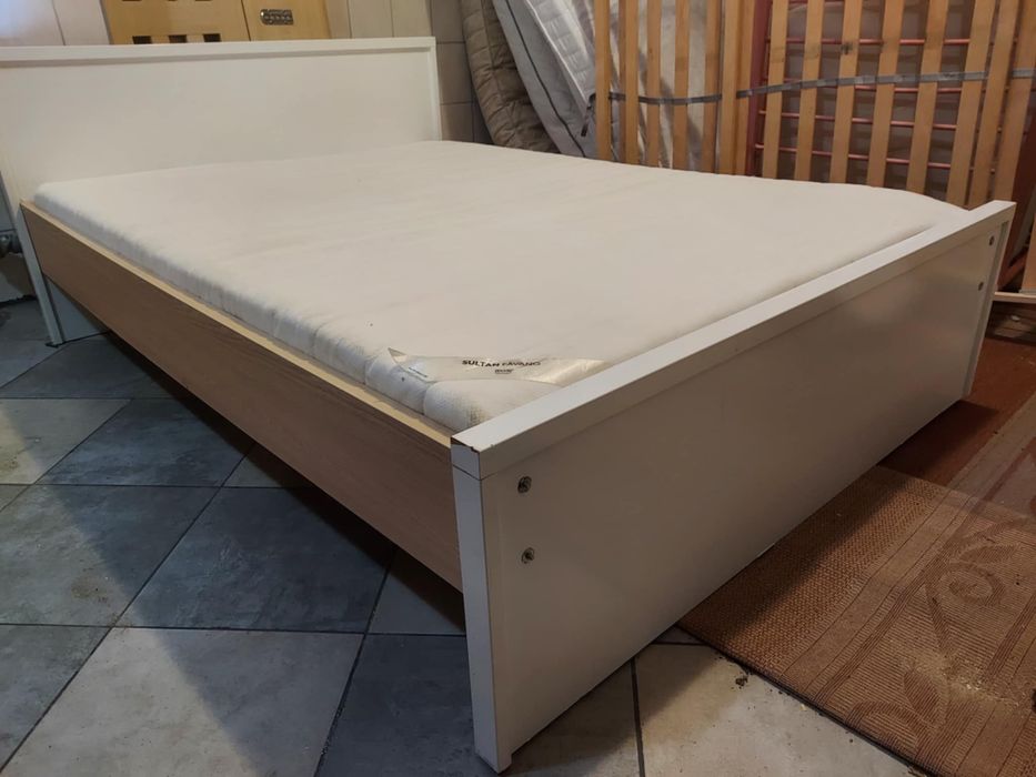Łóżko 140 x 200 z materacem