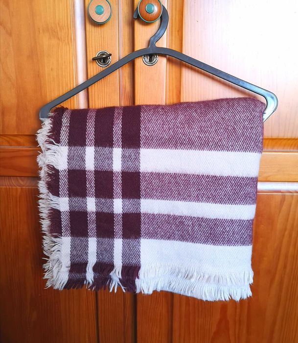 Cachecol em tons de bege e bordeaux Primark