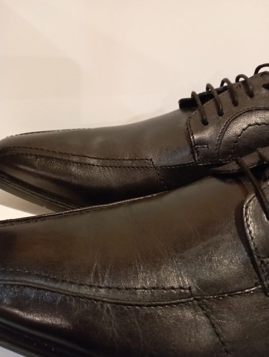 Нові шкіряні туфлі Bata 46