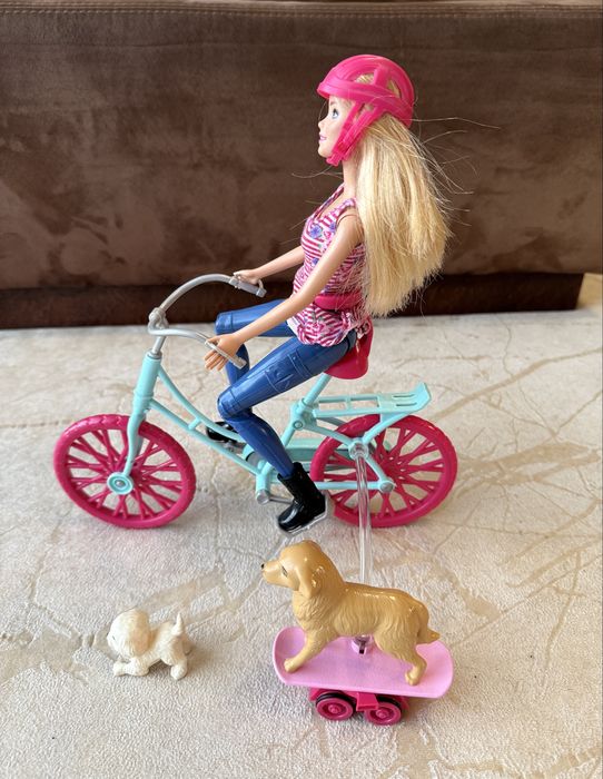 Lalka Barbie na rowerze z pieskami, Mattel