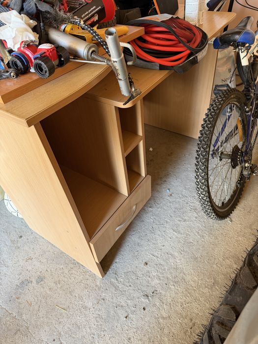 Компʼютерний стіл