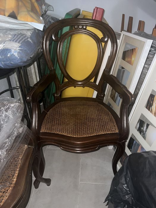 Dois cadeiroes classicos