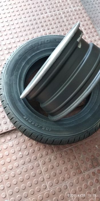 Vendo 2 conjuntos jante ferro/pneu ...cada conjunto 70 euros