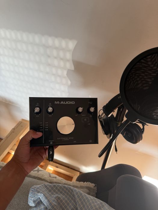 microfone at2020 | m-audio m-track 2x2 | tripé gravity | fones ath-m20x