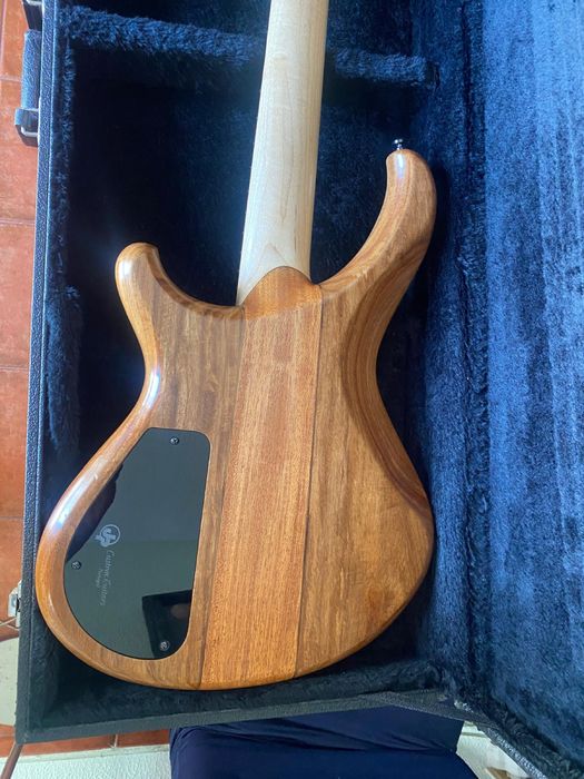 Baixo JP 4 cordas novo