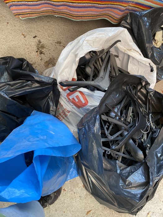 Cabides 10 cêntimos unidade