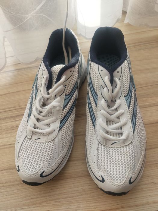 Białe adidasy nowe