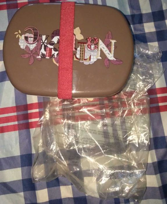 Лоточок пластиковий двоярусний новий продам або обміняю на вкусняшки