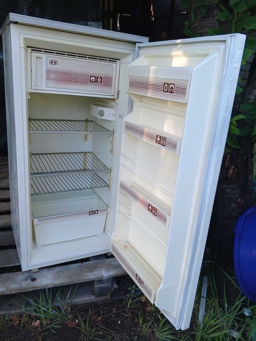 продам  2 х камерный   холодильник .Zanussi