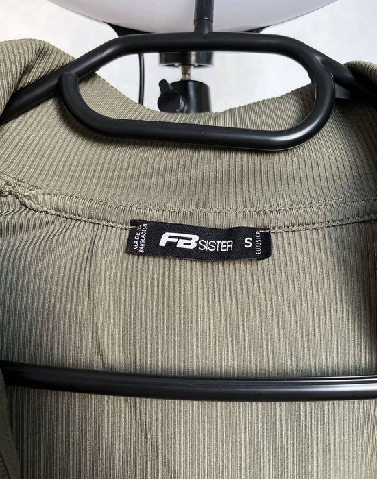 топ на змейке с длинным рукавом