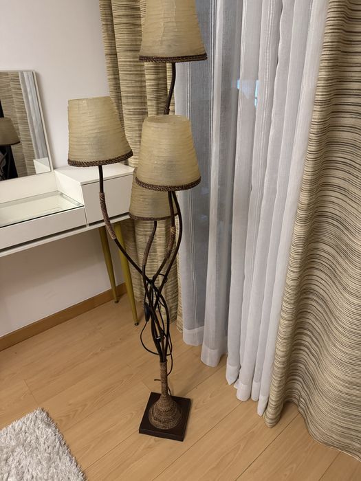 Candeeiro com 4 lampadas