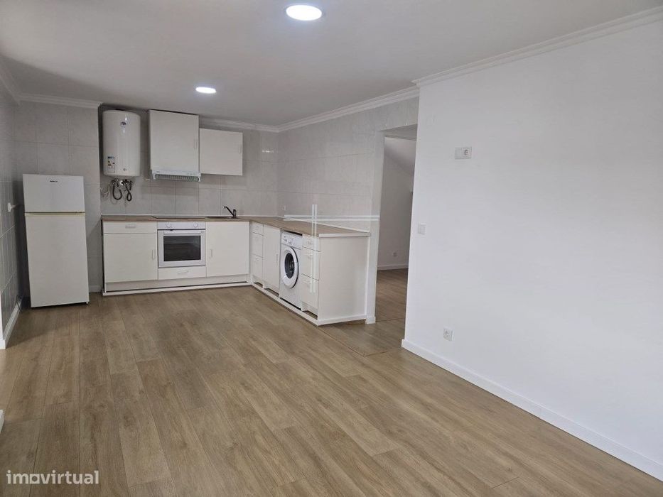 Moradia isolada T4 de arquitetura tradicional - Aroeira