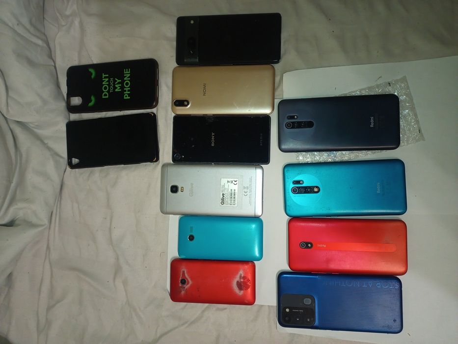 Лот сенсорних телефонів