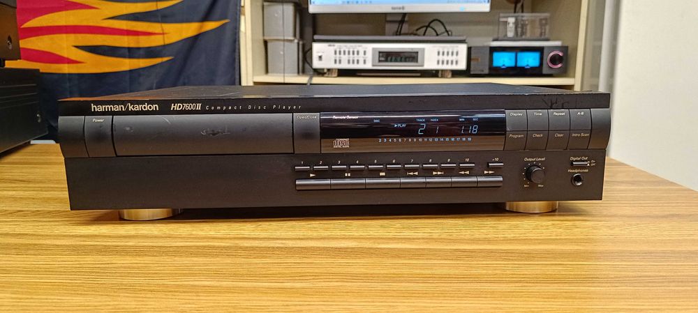 CD програвач Harman Kardon HD7600 II  (Звук ! )