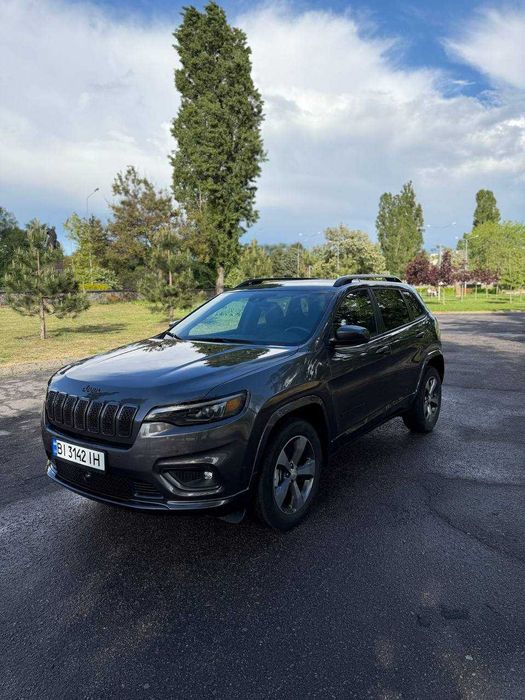 Jeep Cherokee Limited 2019 року в обвісі Overland з повним приводом