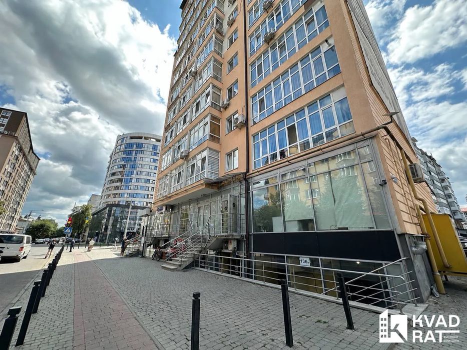 Фасадна комерція в самому центрі міста