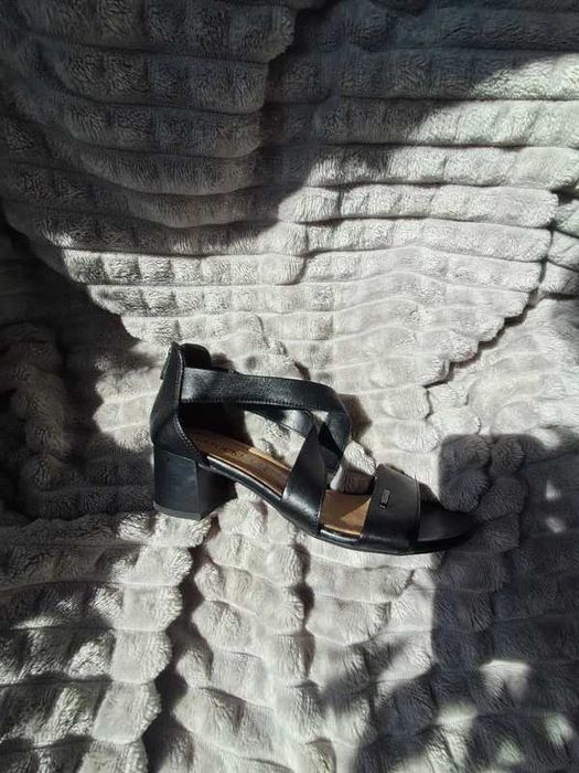 czarne, skórzane, eleganckie sandały na słupku Lasocki