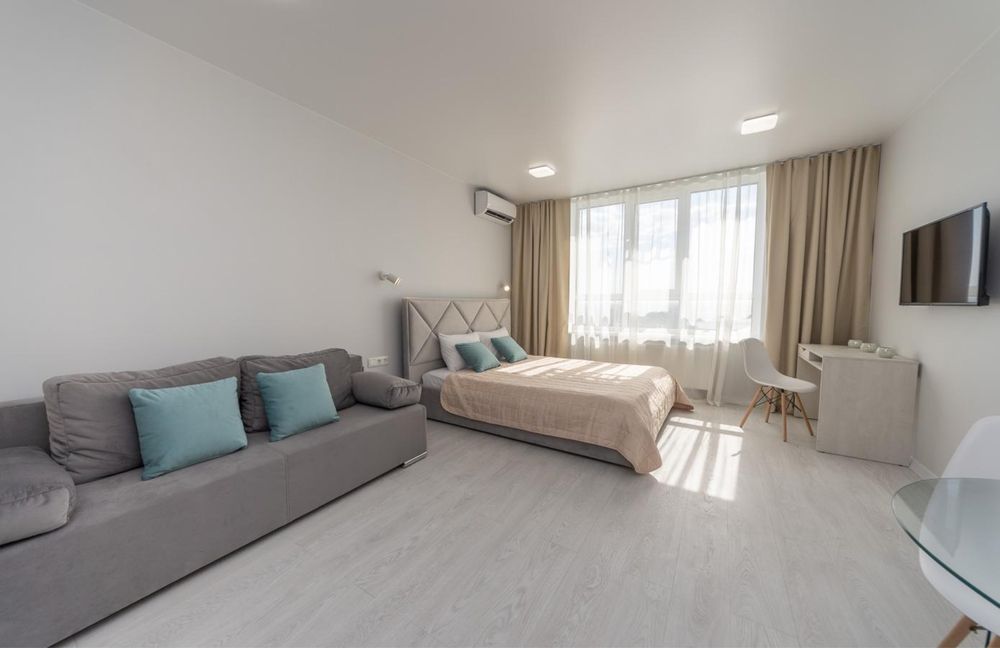 Подобово, в будинку з Укриттям - затишна студія на Бажана,17.