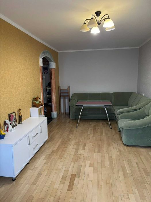 Продам 4-х кімнатну в Дніпровському кварталі