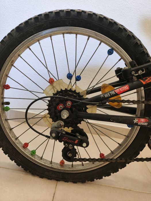 2 bicicletas de criança