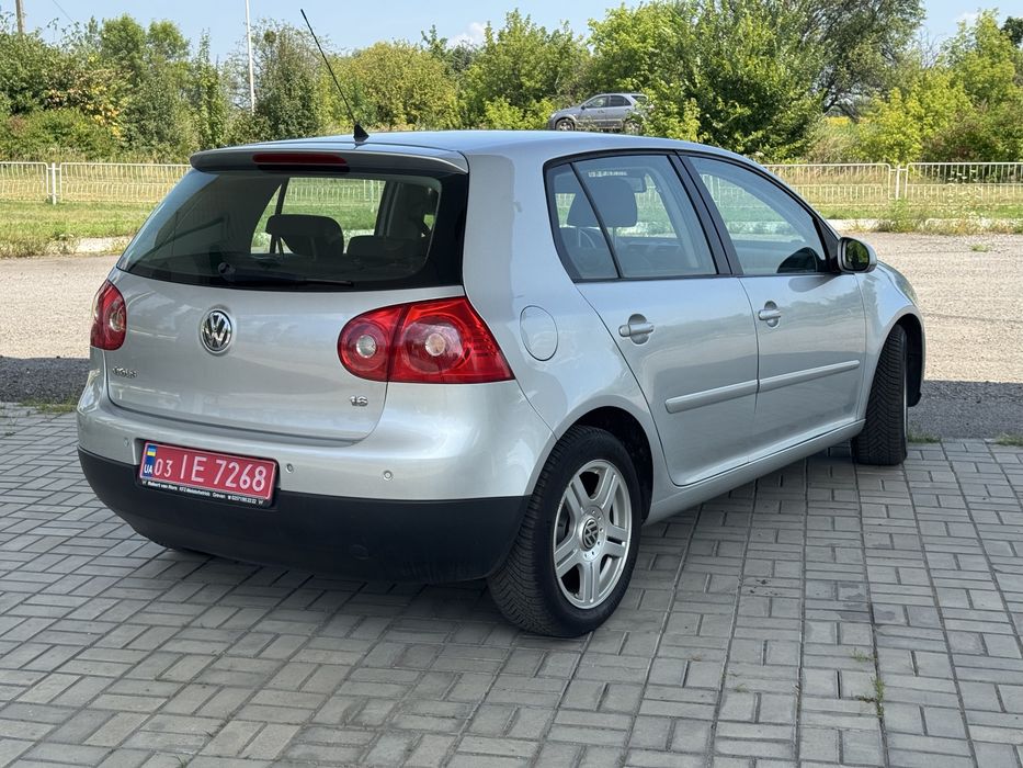 Свіжопригнанний VW GOLF 5 1.6 MPI з Німеччини